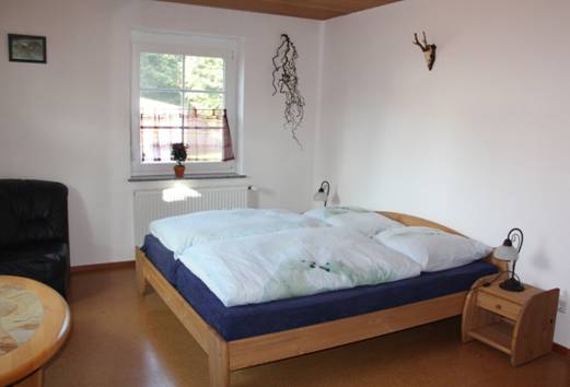 Beschreibung: Beschreibung: Beschreibung: E:\Simmisweiler\Bilder\Innenausstattung\Schlafzimmer EG 1.jpg