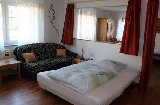 Beschreibung: Beschreibung: Beschreibung: E:\Simmisweiler\Bilder\Innenausstattung\Wohnzimmer EG mitSchlafcouch.jpg