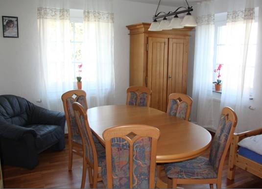 Beschreibung: Beschreibung: Beschreibung: E:\Simmisweiler\Bilder\Innenausstattung\Esszimmer EG.jpg