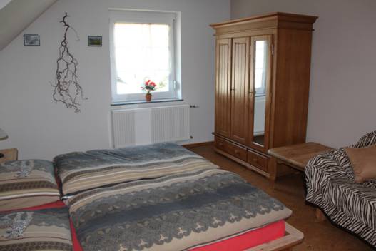 Beschreibung: Beschreibung: Beschreibung: E:\Simmisweiler\Bilder\Innenausstattung\Schlafzimmer OG 1.jpg