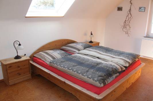 Beschreibung: Beschreibung: Beschreibung: E:\Simmisweiler\Bilder\Innenausstattung\Schlafzimmer OG 2.jpg